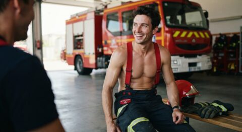 Le calendrier des pompiers : une institution française devenue fantasme